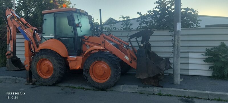 Inchiriez buldoexcavator, nacela electrica,  mai compactor, basculabila